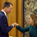 El rey Felipe recibe a la nueva presidenta de la Mesa del Congreso, Ana Pastor, en la Zarzuela.-EFE / ÁNGEL DÍAZ
