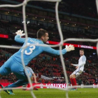 Aspas marca el primer gol de la selección española en el amistoso contra Inglaterra en Wembley.-REUTERS / EDDIE KEOGH