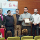La asociación homenajeó al CF Briviesca.-G. GONZÁLEZ