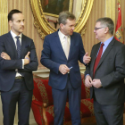 Félix Sancho (CB Miraflores), Javier Lacalle (alcalde) yFranciscoRoca (ACB) charlan durante un encuentro.-RAÚL OCHOA