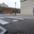 Imagen de un paso elevado de peatones en el barrio de San Pedro de laFuente.-ISRAEL L. MURILLO