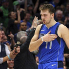 Luka Doncic, ovacionado por los aficionados de Dallas.-