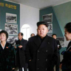 El líder norcoreano, Kim Jong-un, visitando, ayer, un museo en Sinchon (Corea del Norte).-Foto: EFE