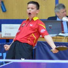 Berzosa celebra su victoria en el torneo individual.-ECB