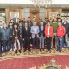 Foto de familia de los integrantes del San Pablo junto a los responsables municipales.-SANTI OTERO