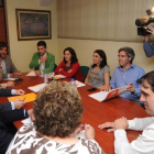 Los próximos concejales del Partido Popular y Ciudadanos durante la negociación mantenida ayer por la tarde en el despacho de Gloria Bañeres.-ISRAEL L. MURILLO