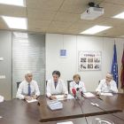 En el centro, Ortiz de Valdivielso y Coma, durante la presentación.-SANTI OTERO