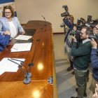 Javier Lacalle y Simona Palacios firman, ayer, el convenio de colaboración.-ISRAEL L. MURILLO