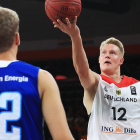 Benzing deja una bandeja en la victoria ante Finlandia (Deutscher Basketball Bund)-CAI ZARAGOZA