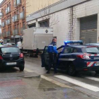 Uno de los vehículos de la policía francesa que persigue a los fugitivos.-Foto: AGENCIAS