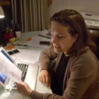 Ursula Gauthier, reportera de L'Obs, en su despacho en Pekín, este sábado.-AP / MARK SCHIEFELBEIN