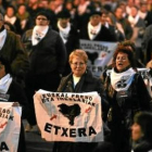 Un grupo de 750 antiguos presos ha apoyado la estrategia de Sortu y pide el apoyo de la sociedad para lograr el acercamiento a Euskadi de los reclusos etarras.-REUTERS / VINCENT WEST