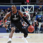 Sutton busca una solución ofensiva durante un partido de esta temporada.-EUROCUP