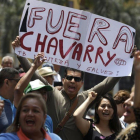 En Lima y otras ciudades de Perú se han realizado protestas sociales exigiendo la renuncia del Fiscal de la Nación.-AP
