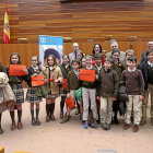 Alumnos de Valladolid participantes en el Pleno  infantil desarrollado en la sede del Parlamento autonómico.-ICAL