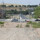 Imagen del vial del bulevar al fondo y en primer término la parte que queda por ejecutar.-RAÚL G. OCHOA