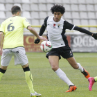Zarandona controla un balón.-SANTI OTERO