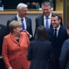 Los líderes de la UE bromean antes del inicio de la cumbre, este jueves en Bruselas.-YVES HERMAN (AFP)