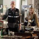 Ted Danson y Elisabeth Harnois, en una escena de la serie 'CSI Las Vegas'.-Foto: SONJA FLEMMING / CBS