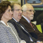 La consejera María Josefa García Cirac, el presidente Juan Vicente Herrera y el escritor Luis Mateo.-SANTI OTERO