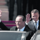 Macron despide a Hollande en el palacio del Elíseo.-AFP