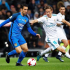 Cristóbal Márquez presionado por Marcos Llorente en un partido de Copa que jugó el Fuenlabrada ante el Real Madrid.-