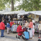El mercadillo de fiestas, ubicado junto a las barracas.-RAÚL G. OCHOA