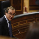 El ministro de Sanidad, Asuntos Sociales e Igualdad, Alfonso Alonso, en el Congreso, en su primera intervemción tras asumir la cartera.-Foto: AGUSTÍN CATALÁN