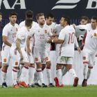 Los jugadores de la selección española celebran un gol en el amistoso frente a Rusia en San Petersburgo.-EFE / ANATOLY MALTSEV