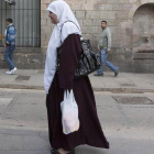 Una mujer con un velo islámico.-DANNY CAMINAL