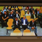 Vista de un monitor de la sala de prensa de la Audiencia Nacional donde las fiscales emiten hoy su informe en el caso Gürtel.-JJGUILLEN (EFE)