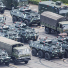 Fuerzas paramilitares chinas junto al estadio de Shenzhen.-THOMAS PETER