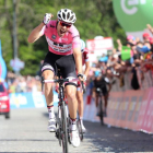 Tom Dumoulin vence en la cima de Oropa.-LUK BENIES