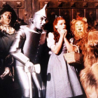 Ray Bolger, Jack Haley, Judy Garland y Bert Larhl, en ’El mago de Oz’.-