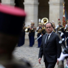 El presidente francés François Hollande asiste a una ceremonia en el palacio nacional de Los Inválidos en París-EFE
