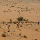 Un momento de la prueba del Maratón de Sables por el desierto.-Foto: EL PERIÓDICO