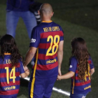 Javier Mascherano, durante la celebración del doblete en el Camp Nou-JULIO CARBO