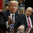 Trump, en una reunión sobre ciberseguridad en la Casa Blanca el pasado mes de enero.-AP / EVAN VUCCI