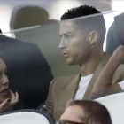 Cristiano, sancionado, asiste desde la grada al duelo de la Juventus contra el Young Boys (3-0).-AP / LUCA BRUNO