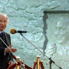 Samaranch habla durante un homenaje que recibió en Moscú, en el 2001.-