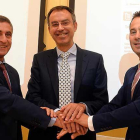 Rafael Barbero, Carlos de Quevedo y Alberto Navarro sellan el acuerdo.-ICAL
