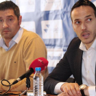 Albano Martínez -director deportivo y gerente- y Félix Sancho -presidente del SanPablo Burgos-, con rostro serio durante su comparecencia de ayer en las oficinas del club, ayer.-ISRAEL L. MURILLO