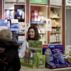 Las farmacias esperan que la normalidad entre demanda y existencias llegue en diciembre.-GONZALO ARROYO