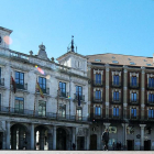 El Ayuntamiento de Burgos, en la Plaza Mayor, está ultimando las cuentas para el próximo ejercicio.-ISRAEL L. MURILLO