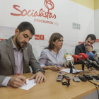 David Jurado, Esther Peña y Luis Tudanca, ayer, en la sede socialista en Burgos.-SANTI OTERO