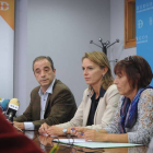 Sáez (Clínica Colina), De la Fuente (Ayuntamiento) y Suances (Delegación), ayer, durante la presentación.-ISRAEL L. MURILLO