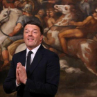 Renzi, durante el acto de renuncia al cargo de primer ministro, en el palacio Chigi, el pasado diciembre.-REUTERS / ALESSANDRO BIANCHI