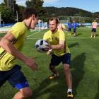Zozulya, con el balón en las manos, durante un entrenamiento con Ucrania, en Carcasona, en el 2016.-ANNE-CHRISTINE POUJOULAT / AFP