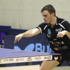 Carlos Vedriel arma el golpe durante un partido.-SANTI OTERO