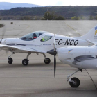 Una de las nueve avionetas de formación que se han desplazado ya para las pruebas de vuelo de los estudiantes.-ISRAEL L. MURILLO